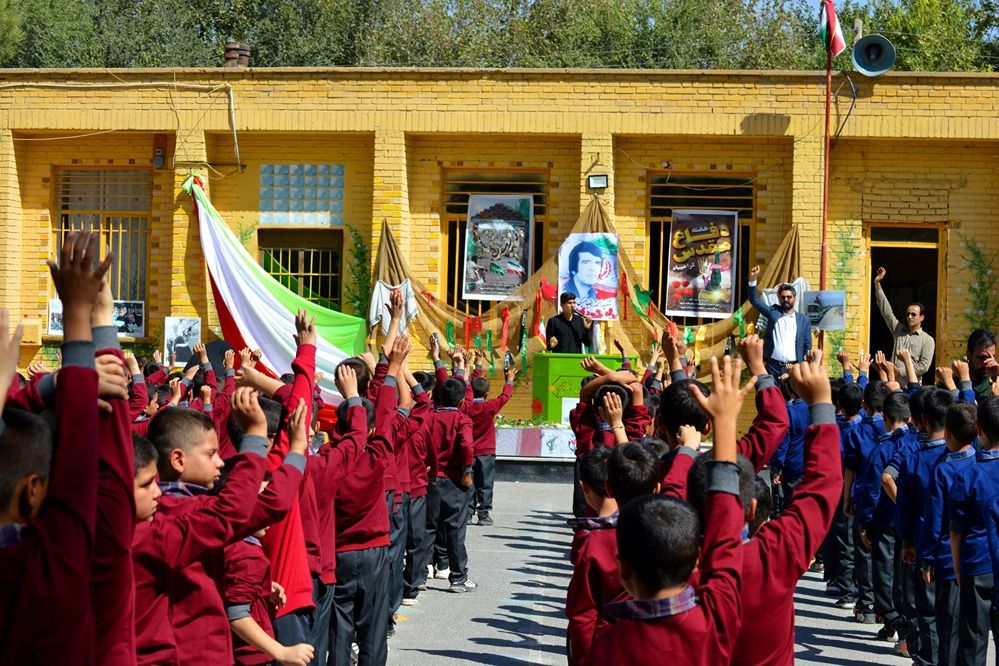 مدارس نجف آباد میزبان لاله ای از دشت خیبر شد 