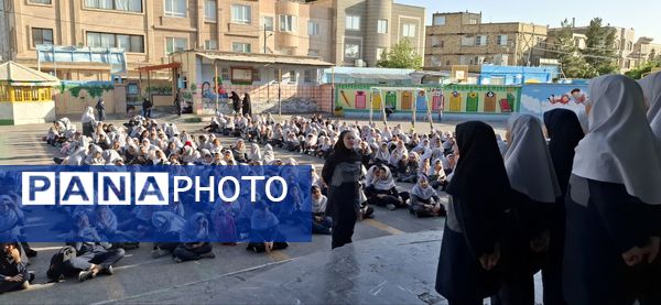 جشن روز معلم در دبستان نیایش ۲