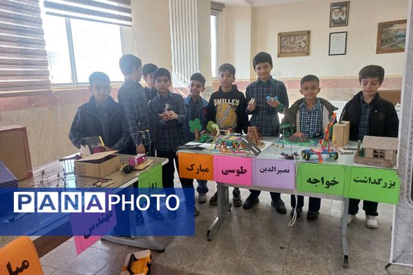 برپایی نمایشگاه دست‌سازه‌های دانش‌آموزی در دبستان آیت الله مشکینی پیشوا با حضور مدیر پژوهشسرا