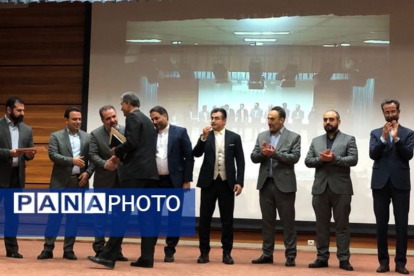 برگزاری جلسه مدیران با حضور فعال مسئولان آموزش و پرورش و اداره کل شهرستانهای تهران در ناحیه دو شهرری