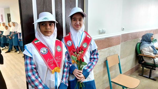 جشن عاطفه‌ها در مدارس منطقه ۵؛ جلوه‌ای از همدلی برای حمایت از دانش‌آموزان نیازمند
