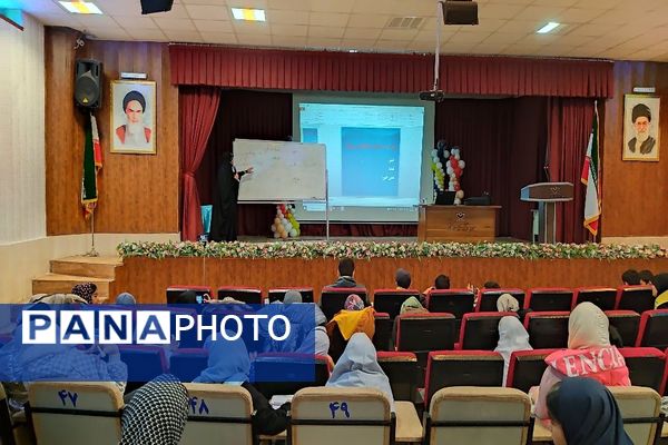 کلاس آموزشی خبرنگاری در کانون مهر تابان نیشابور