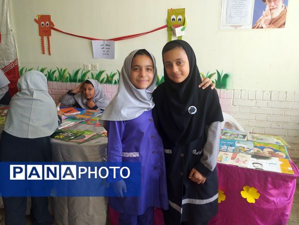 نمایشگاه کتاب در مدرسه تکتم خلیل آباد 
