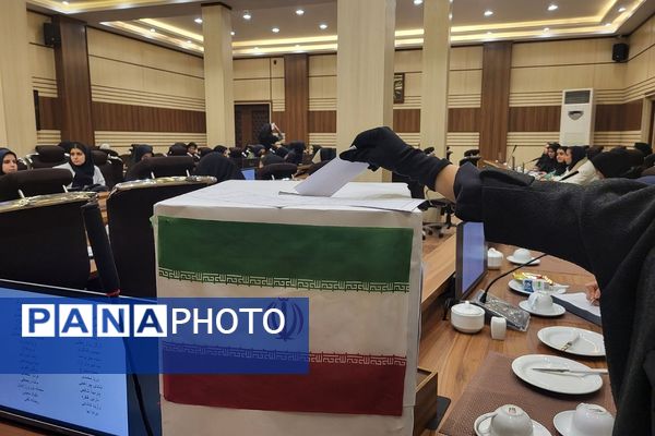 انتخابات شورای دانش آموزی منطقه‌ای با حضور معاون پرورشی و تربیت بدنی ناحیه دو شهرری 