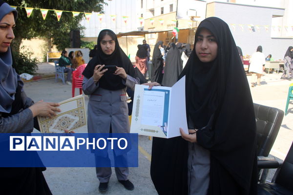 جشن دهه فجر انقلاب اسلامی در دبیرستان رضوان شهرستان بوشهر