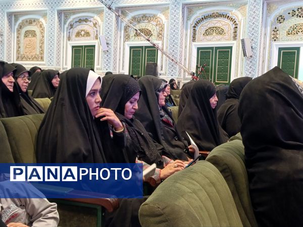 نشست ویژه بانوان پیرغلام حسینی در مشهد؛ جلوه‌ای از هم‌افزایی و معنویت