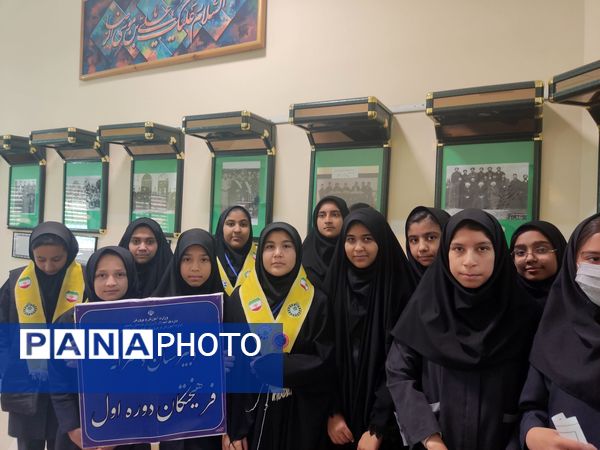 هفته کتاب خوانی در آرامگاه شهید مدرس