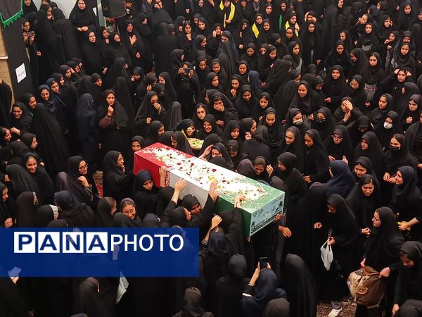 حضور دانش‌آموزان دبیرستان دخترانه شهید درعلی فراشاه در اجتماع «دختران فاطمی» شهرستان تفت 