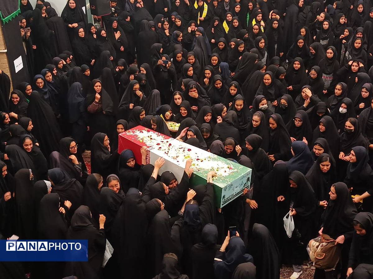 حضور دانش‌آموزان دبیرستان دخترانه شهید درعلی فراشاه در اجتماع «دختران فاطمی» شهرستان تفت 