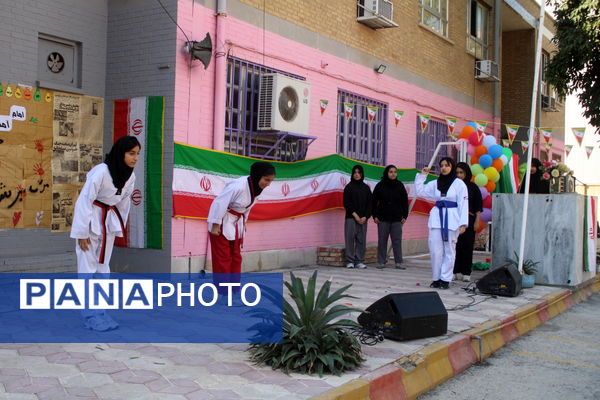 جشن دهه فجر انقلاب اسلامی در دبیرستان رضوان شهرستان بوشهر