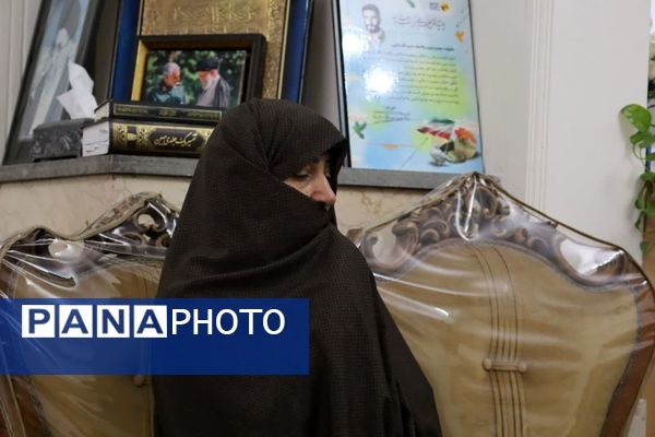 دیدار معاون سیاسی، امنیتی و اجتماعی استاندار یزد، با خانواده‌های شهدای معلم