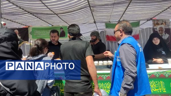 پیاده‌روی زائران در دهه پایانی ماه سفر جاده قدیم نیشابور به سمت مشهد