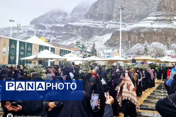 روز برفی گلزار شهدای کرمان 