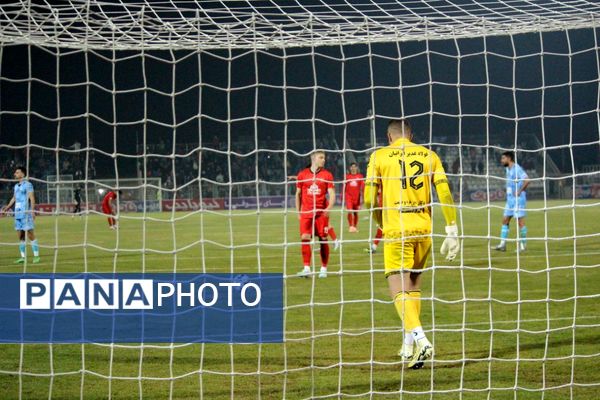 برد شیرین تراکتور در خانه مقابل چادرملو 