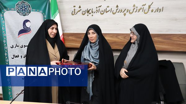 رویداد الگوسازی از زنان موفق و فعال در گفتمان الگوی سوم زن مسلمان
