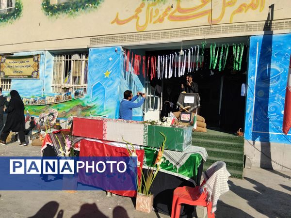 دبیرستان نجم میزبان پیکر یک شهید گمنام شد
