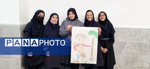 نقاشی همگانی در آخرین روز های سال 1403 در دبیرستان دخترانه معلم