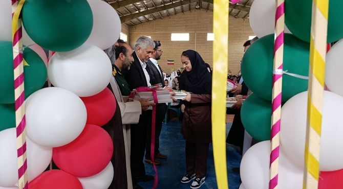 آیین محوری نواختن زنگ «مهر و مقاومت» در مدارس زابل