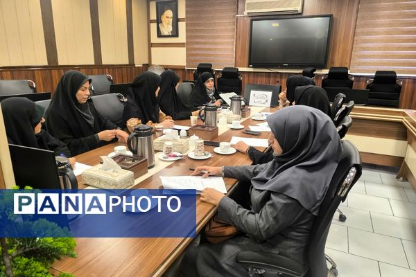 از پنج قطب تا یک هدف