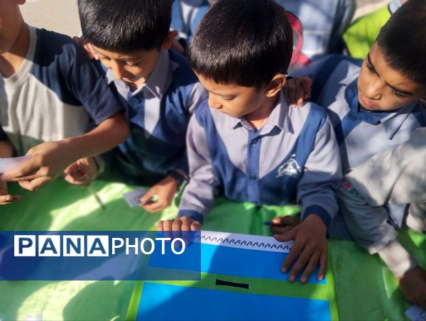 انتخابات شورای دانش آموزی در مدرسه زرتاش خلیل آباد