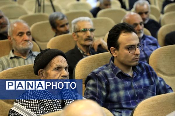 جلسه گرامیداشت و تجلیل از پدران و مادران شهدا 