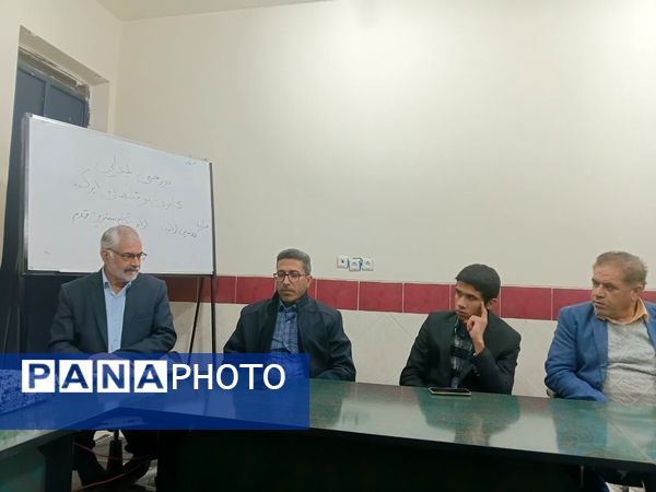 رونمایی از کتاب اولین گام مهمترین قدم در ابرکوه