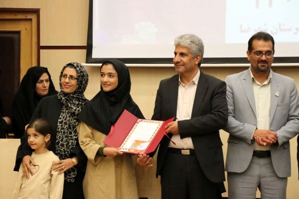 تجلیل از دانشآموزان برگزیده کنکور سراسری شهرضا