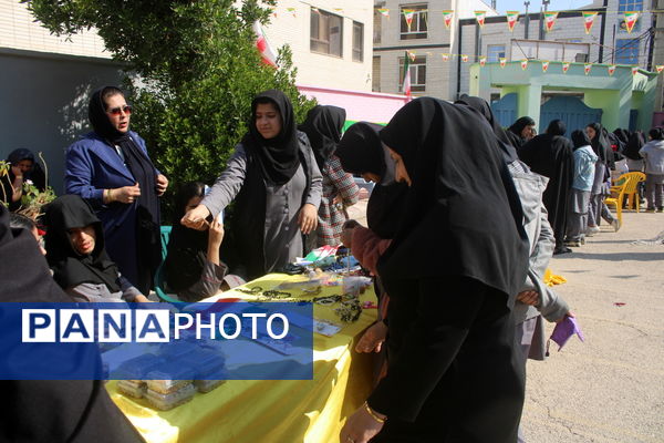 جشن دهه فجر انقلاب اسلامی در دبیرستان رضوان شهرستان بوشهر