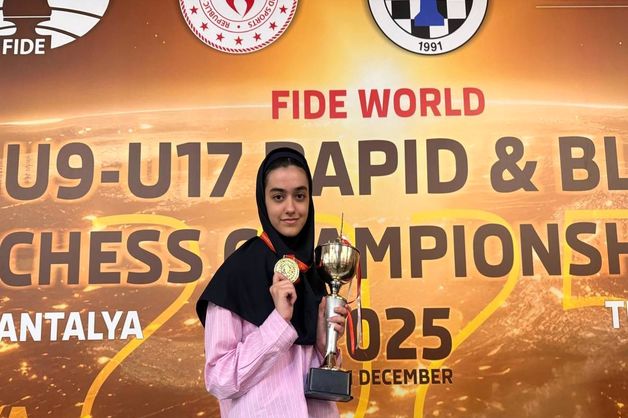 دانش‌آموز سمپادی قهرمان شطرنج جهان شد/ روشا اکبری: هدفم فتح طلای بزرگسالان جهان است‌؛ با تلاش می‌توان در علم و ورزش به قله‌ها رسید