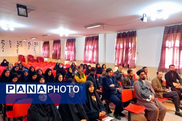 جلسه‌ توانمندسازی مربیان، معاونان پرورشی و سازمان دانش‌آموزی شهرستان فلاورجان 