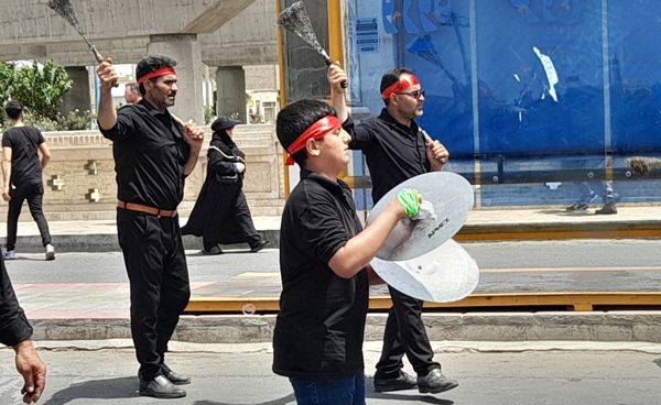 جلوه هایی از سوگواری سیدالشهدا در خیابان سوم خرداد قم