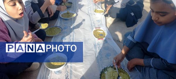 آش نذری‌‌ به‌ مناسبت‌ شهادت‌ امام‌ هادی (ع) در مدرسه تکتم خلیل آباد