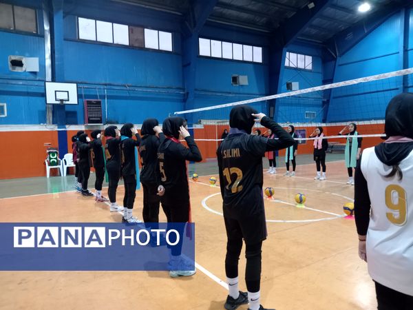 بازدید مربیان کشوری والیبال از باشگاه نرجس شهر جعفریه قم