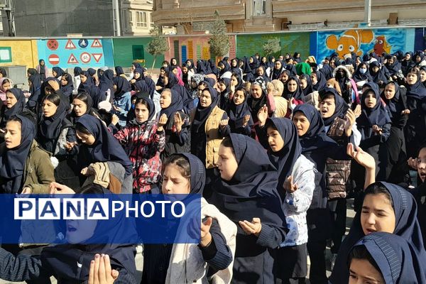 طنین نوای عشق و عزا؛ مراسم عزاداری دهه دوم فاطمیه در مدارس بهارستان‌دو