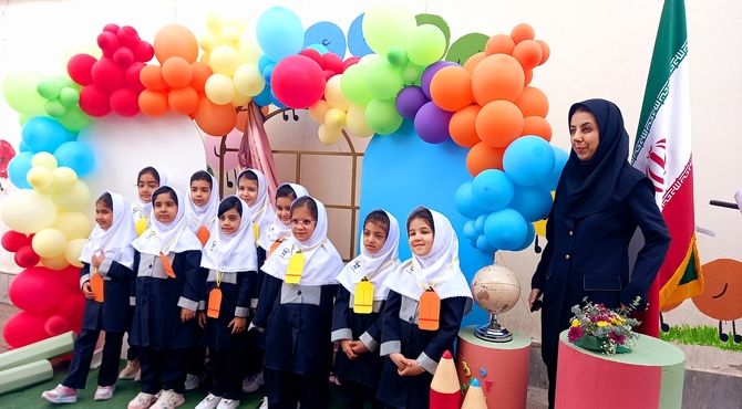 آیین نواختن زنگ غنچه‌ها در دبستان فرشتگان سمای شهرستان گرمسار