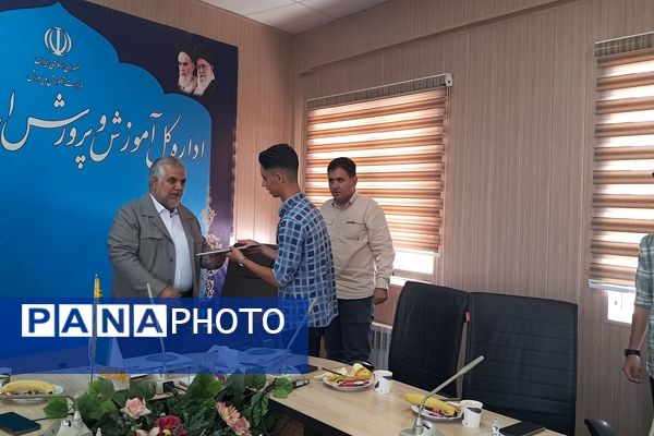 دیدار جمعی از دانش‌آموز خبرنگاران زنجانی با مدیرکل آموزش و پرورش استان