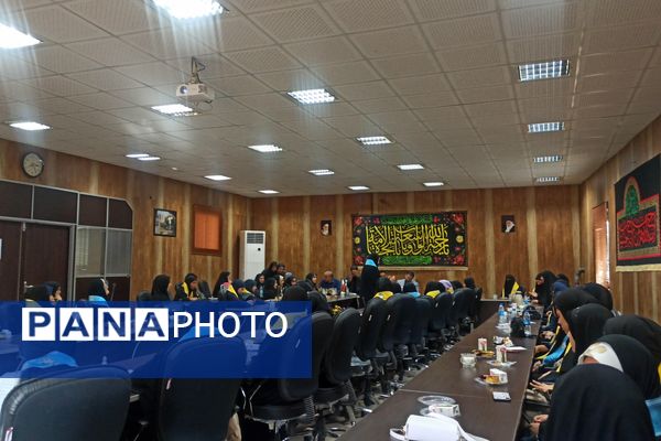 نشست صمیمی قائم‌مقام سازمان دانش‌آموزی کشور با رؤسای شورای دانش‌آموزی شیراز