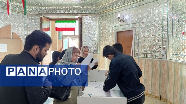 فعالیت دانش آموزان در جلسه انجمن اولیا و مربیان دبیرستان پسرانه متوسطه اول عبدالحسین قفلی