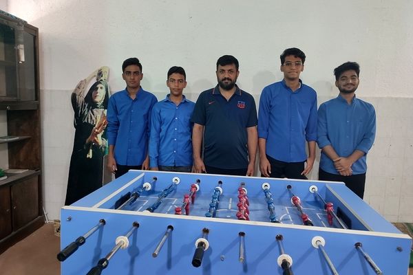 رقابت فوتبال‌دستی در هنرستان شهید چمران جزیره بوموسی  