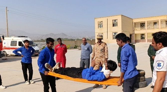 هنرستان شهید احمدی روشن صحنه مانور پدافند غیرعامل شد
