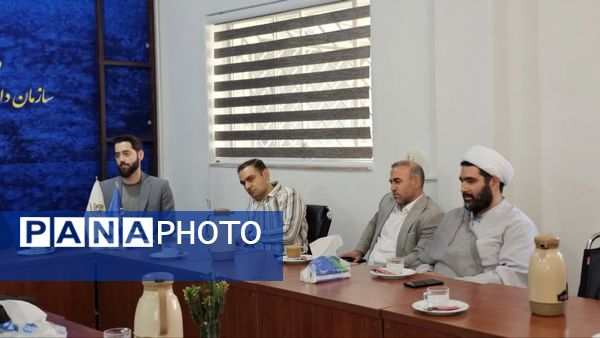 جلسه هماندیشی رئیس سازمان دانشآموزی استان با مدیران مدرسه