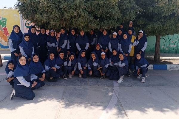عکس یادگاری کلاس پنجم دبستان شهید چرخنده سید آباد