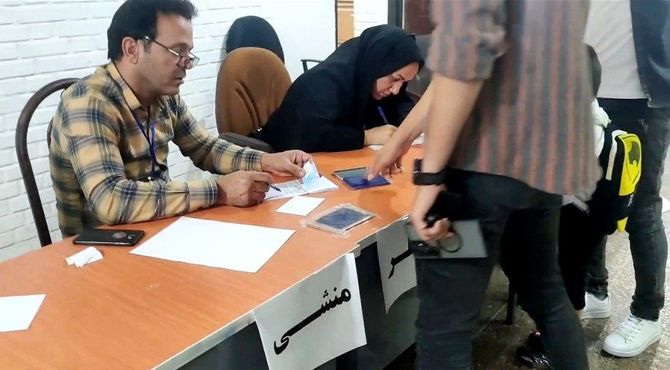 حضور پرشور رای‌اولی‌های مشهدی در دور دوم انتخابات ریاست جمهوری