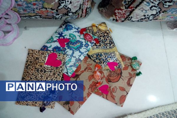 توزیع پاکت‌های امر به معروف و نهی از منکر در دبیرستان دخترانه دلیری