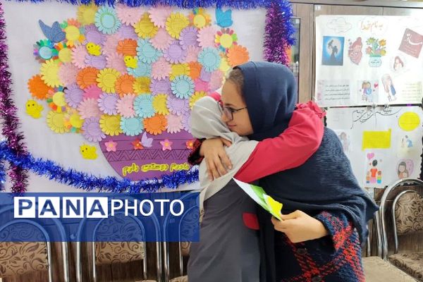  آیین گرامیداشت میلاد حضرت فاطمه(س) و روز مادر در مدارس شهرستان ملارد