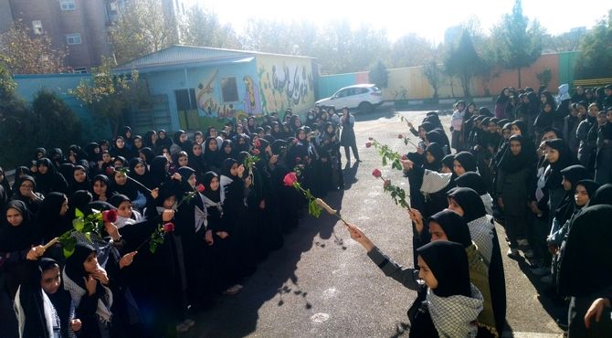 مراسم پرچم گردانی امام حسین و حضور شهید گمنام در مدرسه حضرت زینب صدرا هشتگرد