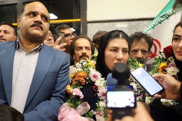 آیین استقبال باشکوه از آتوسا گلشاد نژاد، قهرمان طلای کاراته ایران در کرمانشاه