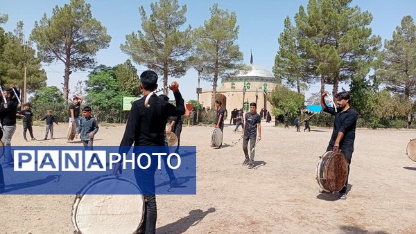 عزاداری هیئت زنجیر زنی روستای نقاب در روز اربعین