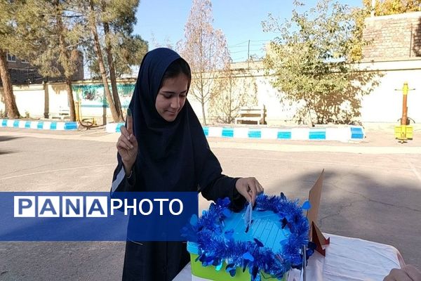 بیست و هشتمین دوره انتخابات شورای دانش آموزی  دردبیرستان شهیدمجیددهنوی نیشابور