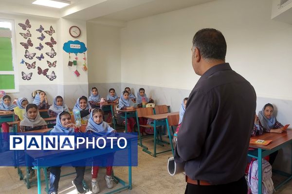 بازدید گروه های آموزشی از کلاس های دبستان خورسندیان دو